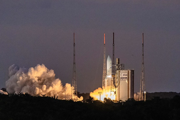 La fusée Ariane 5 d'Arianespace avec le satellite EUTELSAT Konnect VHTS en 2022. Illustration. (Photo JODY AMIET/AFP via Getty Images)