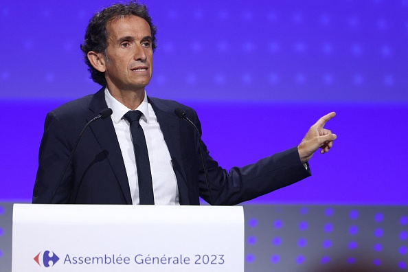 L'interdiction « de la revente à perte est un principe très important du commerce depuis 1963 », a estimé Alexandre Bompard, (Photo THOMAS SAMSON/AFP via Getty Images)