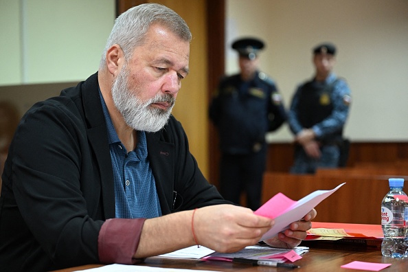 Le journaliste russe Dmitry Muratov, lauréat du prix Nobel de la paix. (Photo NATALIA KOLESNIKOVA/AFP via Getty Images)