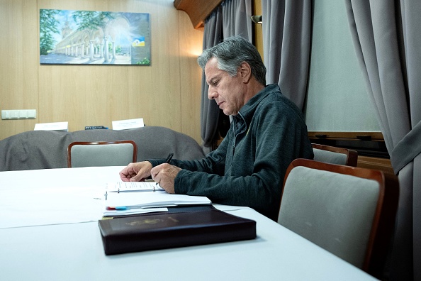 Le chef de la diplomatie américaine Antony Blinken à Kiev. (Photo BRENDAN SMIALOWSKI/POOL/AFP via Getty Images)