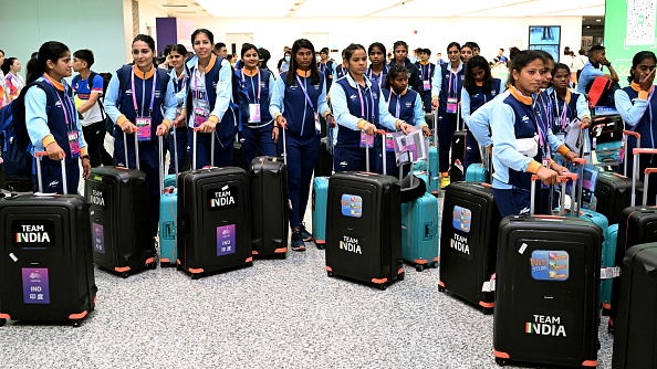 Des concurrents arrivent de l'Inde pour les Jeux asiatiques de Hangzhou, le 21 septembre 2023. (Photo WILLIAM WEST/AFP via Getty Images)