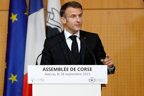 Le Président Emmanuel Macron à l'Assemblée de Corse, le 28 septembre 2023 à Ajaccio. (Photo PASCAL POCHARD-CASABIANCA/POOL/AFP via Getty Images)