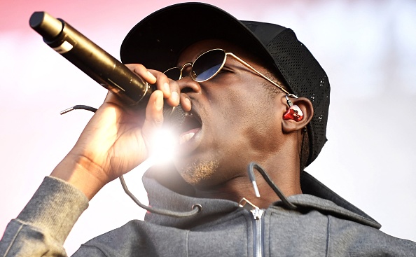 Le rappeur français MHD à Carhaix-Plouguer, lors de la deuxième journée de la 26e édition du festival de musique des Vieilles Charrues en juillet 2017. (Photo FRED TANNEAU/AFP via Getty Images)