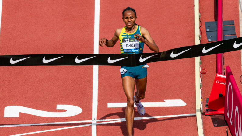 Gudaf Tsegay a détruit de près de cinq secondes le record réussi par la Kényane Faith Kipyegon à Paris en juin. (Photo : Ali Gradischer/Getty Images)