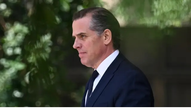 Hunter Biden, fils du président Joe Biden, quitte le bâtiment fédéral J. Caleb Boggs et le palais de justice des États-Unis à Wilmington, Delhi, le 26 juillet 2023. (Mark Makela/Getty Images)