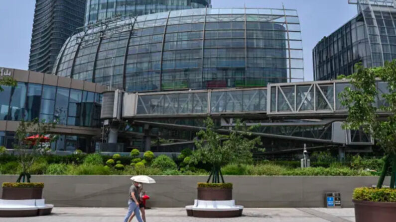 L'immeuble inoccupé du Evergrande Center à Shanghai, le 27 juillet 2022 (Hector Retamal/AFP via Getty Images)