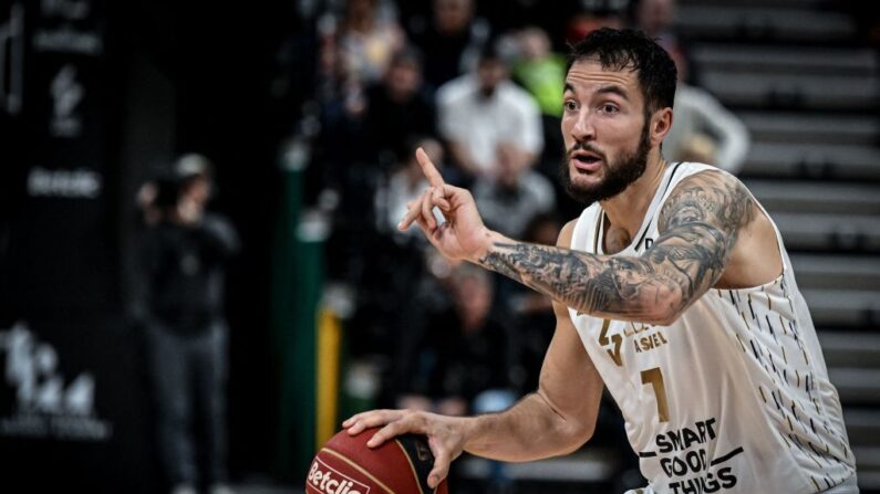 Le rhodanien Joffrey Lauvergne, meilleur marqueur, de la rencontre. (Photo : JEAN-PHILIPPE KSIAZEK/AFP via Getty Images)