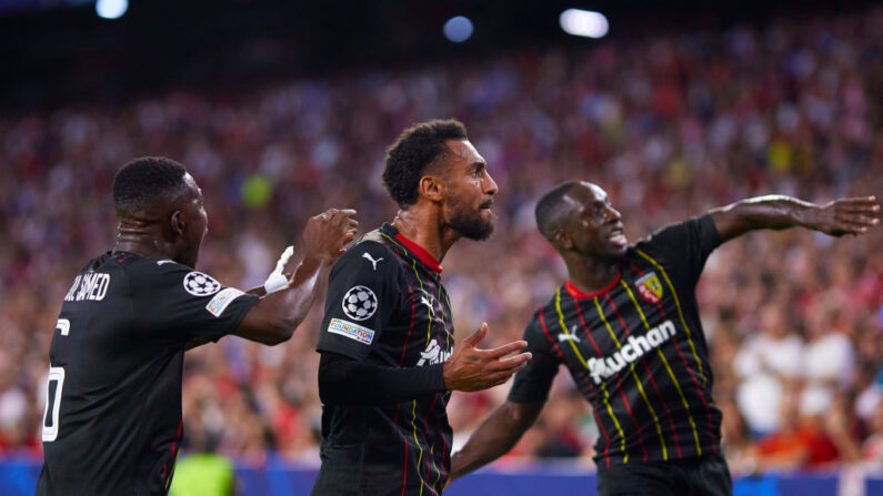 Angelo Fulgini du RC Lens célèbre après avoir marqué le premier but de l'équipe lors du match de l'UEFA Champions League entre le Sevilla FC et le RC Lens au stade Ramon Sanchez Pizjuan le 20 septembre 2023 à Séville, en Espagne. (Photo : Fran Santiago/Getty Images)