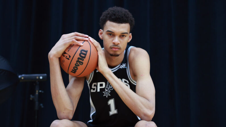 Victor Wembanyama suscite des attentes immenses après avoir été choisi en n°1 de la Draft NBA en juin par les San Antonio Spurs. (Photo : Mike Lawrie/Getty Images)