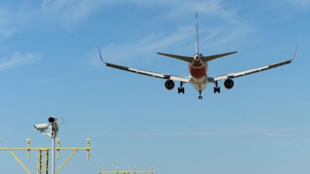 Une foule antisémite prend d’assaut un aéroport russe à l’arrivée d’un vol en provenance d’Israël