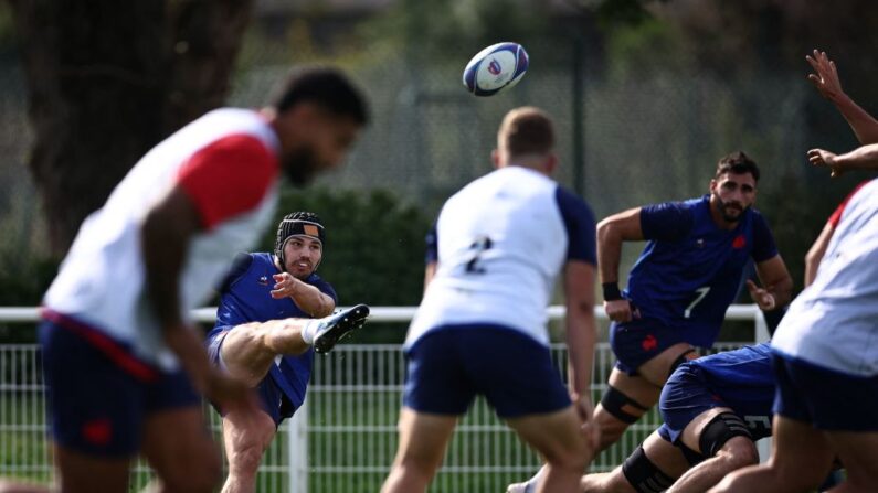 Le capitaine des Bleus Antoine Dupont, "à 100% de ses capacités", devrait retrouver sa place de titulaire dans l'équipe qui va affronter l'Afrique du Sud. (Photo : ANNE-CHRISTINE POUJOULAT/AFP via Getty Images)