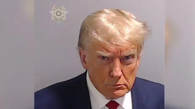 Photo de l'ancien président Donald Trump lors de sa mise en liberté sous caution à la prison du comté de Fulton à Atlanta, le 24 août 2023. (Bureau du shérif du comté de Fulton)