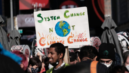 On vous appelle à «suivre la science»