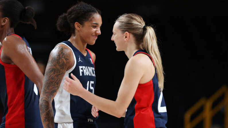 Gabrielle Williams (à.g) et Marine Johannes (à.d) "seront disponibles pour l’équipe de France au mois de février". (Photo : Kevin C. Cox/Getty Images)