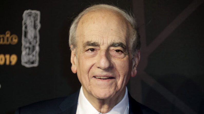 Le journaliste Jean-Pierre Elkabbach pose à son arrivée à la 44e édition de la cérémonie des César du cinéma à la salle Pleyel à Paris, le 22 février 2019. (Photo THOMAS SAMSON/AFP via Getty Images)