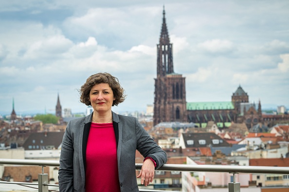 La maire de Strasbourg Jeanne Barseghian du parti Europe Ecologie - Les Verts (EELV) à l'hôtel de ville de Strasbourg, le 12 mai 2023.  (PATRICK HERTZOG/AFP via Getty Images)