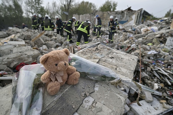 Une frappe russe dans le village de Groza, à une trentaine de kilomètres à l'ouest de Koupiansk, le 6 octobre 2023. (Photo GENYA SAVILOV/AFP via Getty Images)