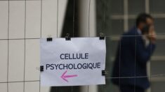 Attaque à Arras: les lycéens choqués sont venus se recueillir devant le collège-lycée pour «parler, pour faire son deuil»