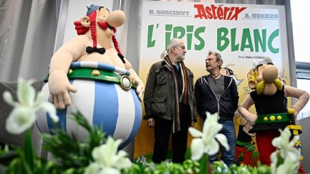 Le nouvel ennemi d’Astérix ressemble à BHL et parle comme Paulo Coelho