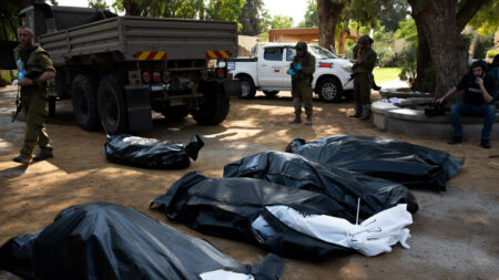 « 40 bébés assassinés » à Kfar Aza: « Nous ne pouvons confirmer aucun chiffre à ce stade » déclare le ministère israélien des Affaires étrangères