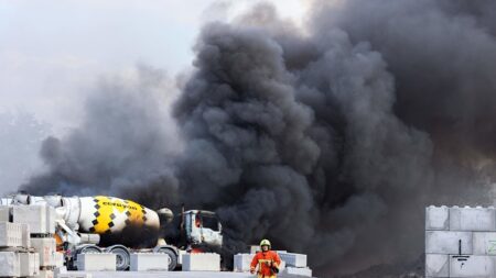 Autoroute A69 Toulouse-Castres: incendies dans deux entreprises, une manifestation sous haute surveillance