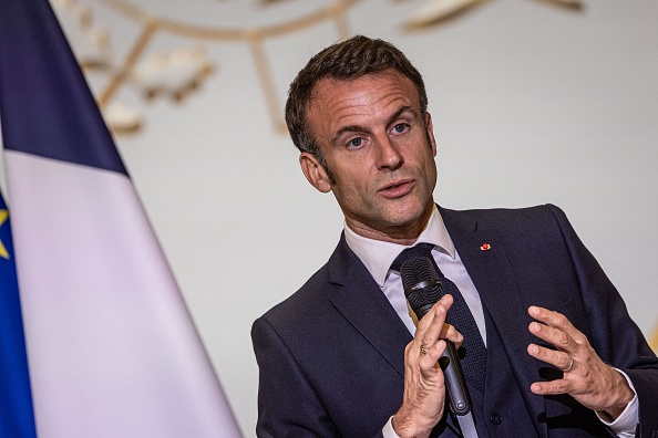 Le Président Emmanuel Macron lors d'une rencontre avec des éducateurs pour l'insertion professionnelle par le sport, au palais de l'Élysée à Paris, le 23 octobre 2023. (Photo CHRISTOPHE PETIT TESSON/POOL/AFP via Getty Images)