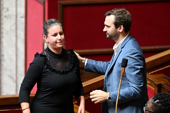 La présidente de LFI Mathilde Panot et le député LFI Ugo Bernalicis à Paris, le 23 octobre 2023. (Photo BERTRAND GUAY/AFP via Getty Images)