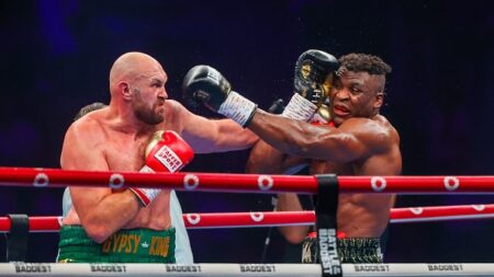 Boxe: Tyson Fury s’en sort alors que Ngannou était tout proche de l’exploit