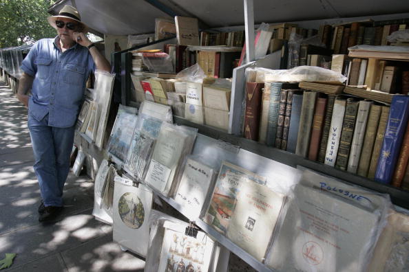 Les bouquinistes de Paris.  (BERTRAND GUAY/AFP via Getty Images)