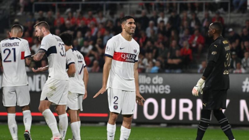 Achraf Hakimi célèbre son but lors du match de football de L1 entre Rennes et le Paris Saint-Germain (PSG), le 8 octobre 2023. (Photo : SEBASTIEN SALOM-GOMIS/AFP via Getty Images)