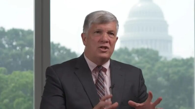 Thomas Lynch, colonel de l'armée américaine à la retraite, chercheur au Centre de recherche stratégique de l'Institut d'études stratégiques nationales de l'Université de la défense nationale, à Washington, dans une photo publiée par NTD le 4 juillet 2023. (NTD)