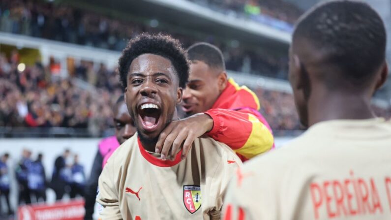 Elye Wahi après avoir marqué le premier but de son équipe lors du match aller du Groupe B de l'UEFA Champions League entre le RC Lens et le PSV Eindhoven, le 24 octobre 2023. (Photo : FRANCOIS LO PRESTI/AFP via Getty Images)