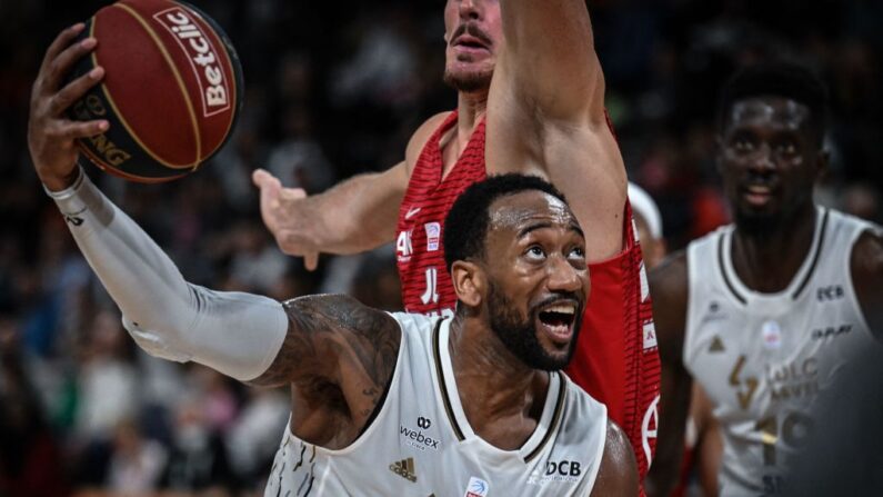 L'Asvel a ravi la troisième place de l'Elite de basket à Bourg-en-Bresse en allant le battre dans sa salle (80-74). (Photo : JEAN-PHILIPPE KSIAZEK/AFP via Getty Images)