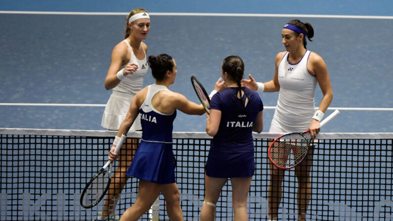 La France a été éliminée en phase de groupes de la Billie Jean King Cup, par la victoire jeudi de l'Italie face à l'Allemagne. (Photo : CRISTINA QUICLER/AFP via Getty Images)