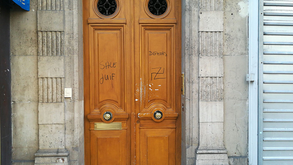 Croix gammées, étoiles de David... Nancy vit un calvaire avec les tags antisémites apposés sur son logement