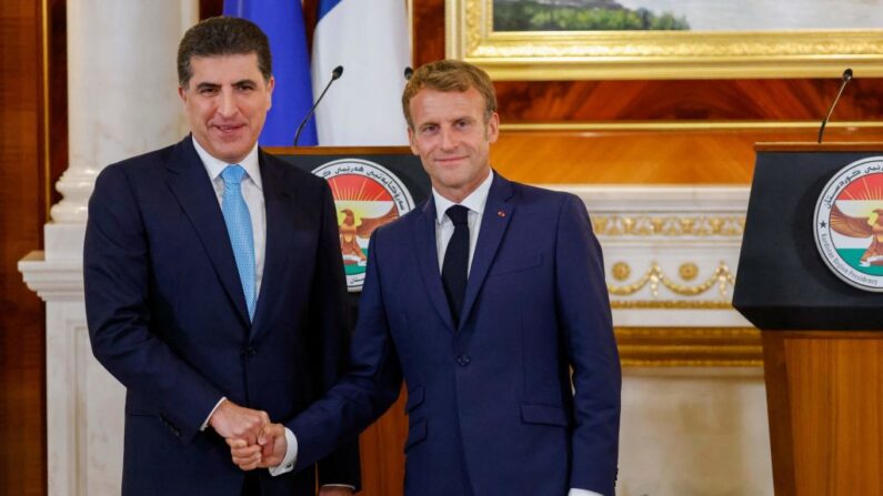 Nechirvan Barzani, Président de la région autonome du Kurdistan irakien, et Emmanuel Macron à Arbil, la capitale de la région autonome du Kurdistan du nord de l'Irak, le 29 août 2021. (Photo LUDOVIC MARIN/AFP via Getty Images)