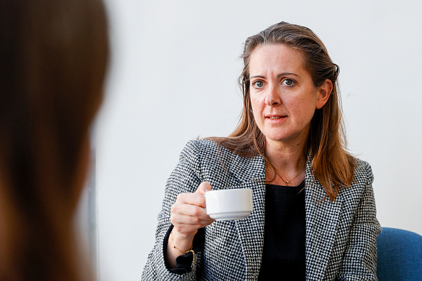 La journaliste belge Charline Vanhoenacker. (Photo GEOFFROY VAN DER HASSELT/AFP via Getty Images)