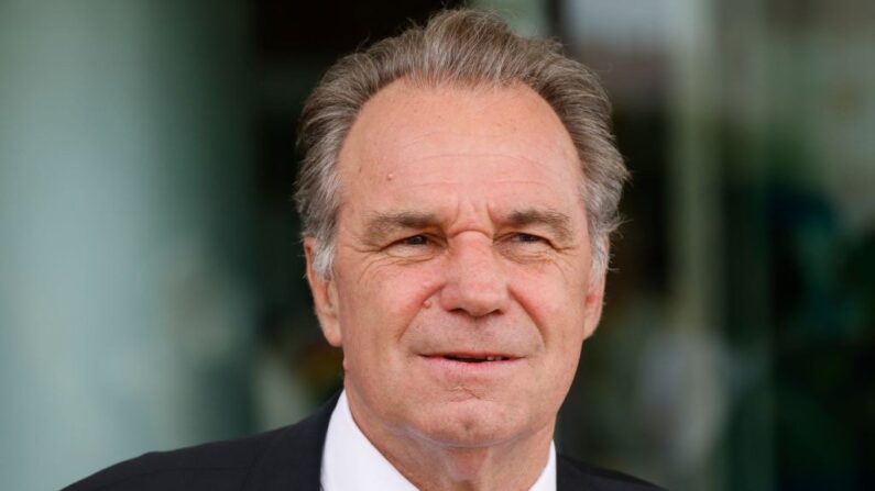 Le président du conseil régional Provence Alpes Côte d'Azur Renaud Muselier, lors d'une visite à l'hôpital d'instruction des armées Laveran, à Marseille, le 27 juin 2023.(Crédit photo LUDOVIC MARIN/POOL/AFP via Getty Images)