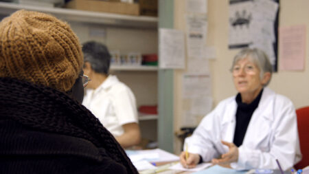 Immigration: 3000 soignants demandent le maintien de l’Aide médicale d’État