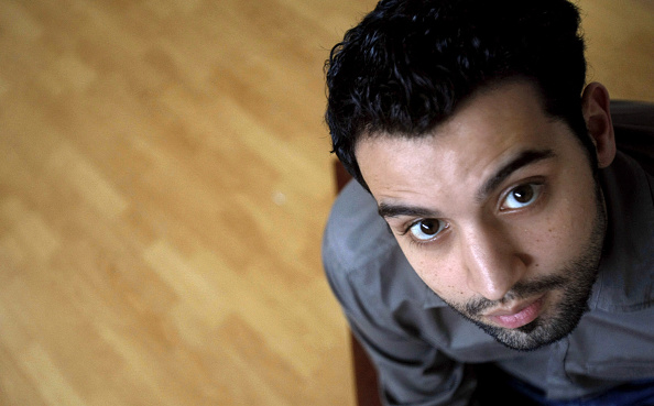 Yassine Belattar, humoriste, animateur radio et ancien membre du Conseil présidentiel des villes. (FRANCK FIFE/AFP via Getty Images)