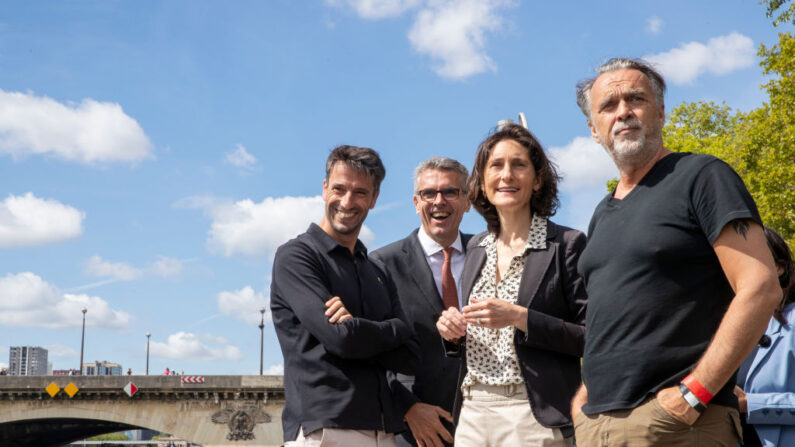 Tony Estanguet, président de Paris 2024, Marc Guillaume, préfet de Paris, Amélie Oudéa-Castéra, ministre française des Sports, et Thierry Reboul, directeur exécutif de la marque, de la créativité et de l'engagement de Paris 2024, assistent à un test technique pour la cérémonie d'ouverture de Paris 2024, le 17 juillet 2023 à Paris, en France. (Photo Catherine Steenkeste/Getty Images)