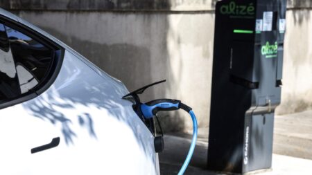 Bornes de recharge électrique: ces inégalités tarifaires et géographiques qui limitent le déploiement