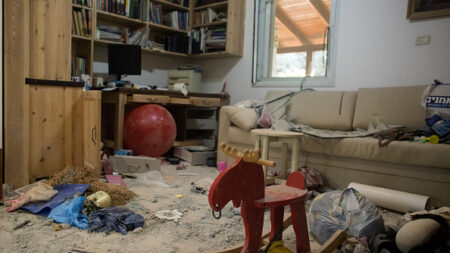 «Les terroristes du Hamas ont mis un bébé dans le four de la cuisine et l’ont fait cuire vivant», raconte un secouriste israélien