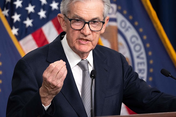 Le président de la Réserve fédérale américaine, Jerome Powell, s'exprime lors d'une conférence de presse après une réunion du Comité fédéral de l'open market à la Réserve fédérale à Washington, DC, le 1er novembre 2023. (Photo : SAUL LOEB/AFP via Getty Images)