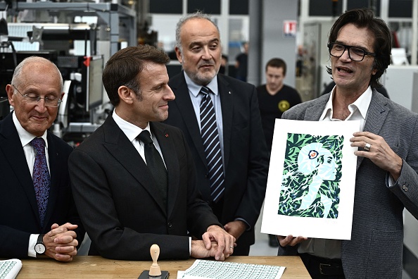 Présentation du nouveau visage de Marianne, lors d'une cérémonie de dévoilement à Boulazac, en Dordogne, le 7 novembre 2023. (PHILIPPE LOPEZ/POOL/AFP via Getty Images)