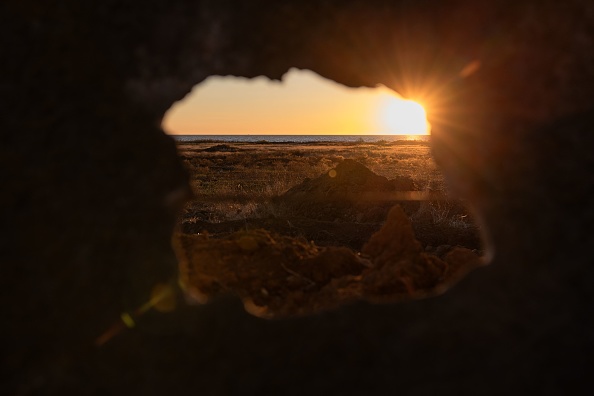 La rivière Dnipr depuis la position de la 123e brigade de défense territoriale, dans un lieu non divulgué de la région de Kherson, au milieu de l'invasion russe de l'Ukraine. (Photo ROMAN PILIPEY/AFP via Getty Images)