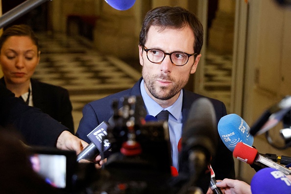 Mathieu Lefevre, président du groupe d'amitié France-Israël a organisée d'un film décrivant le massacre de centaines de citoyens israéliens par le Hamas le 7 octobre. (Photo LUDOVIC MARIN/AFP via Getty Images)