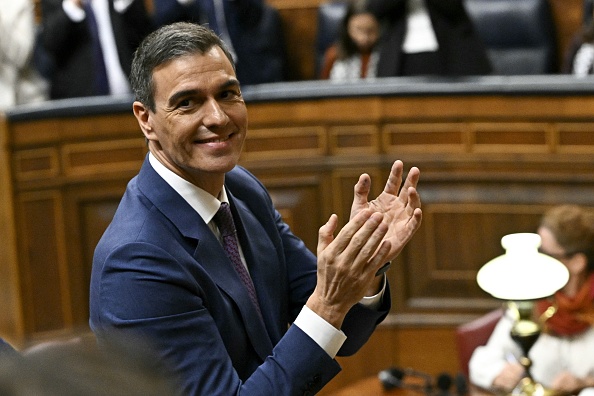 Le Premier ministre espagnol par intérim Pedro Sánchez lors d'un débat parlementaire au Congrès des députés à Madrid, le 16 novembre 2023. (Photo JAVIER SORIANO/AFP via Getty Images)