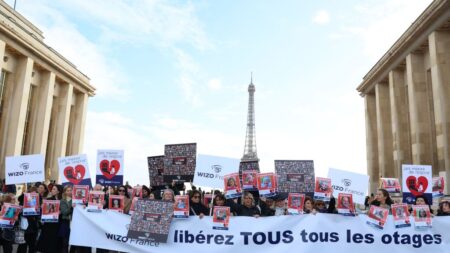 Joie mêlée de préoccupation en France après la libération de trois jeunes Franco-israéliens