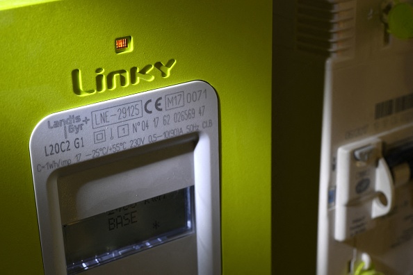 Le compteur Linky permet à Enedis de couper à distance le chauffe-eau de certains de ces clients. (DAMIEN MEYER/AFP via Getty Images)